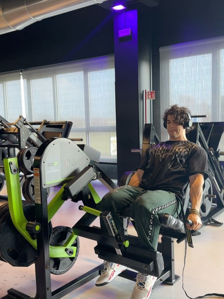 Daniel alla leg extension